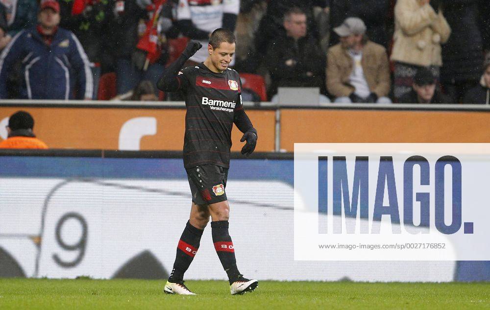 Leverkusen, Bayarena, 11.02.17: Javier Hernandez Chicharito (Bayer 04 Leverkusen) jubelt über sein 2:0 Tor im Spiel der 1. Bundesliga zwischen Bayer 04 Leverkusen vs. Eintracht Frankfurt in der Saison 2016 2017.