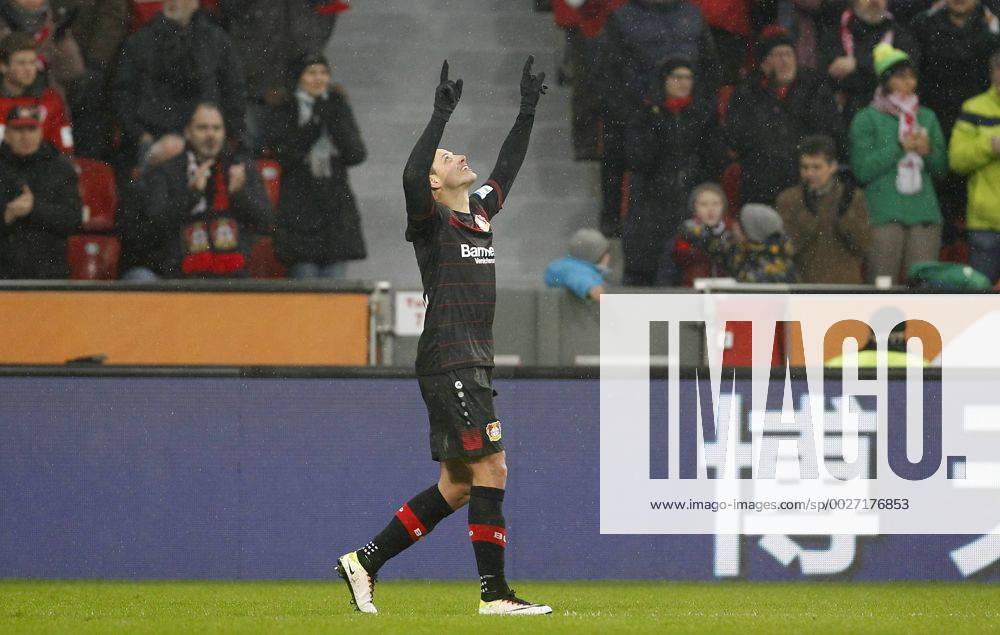 Leverkusen, Bayarena, 11.02.17: Javier Hernandez Chicharito (Bayer 04 Leverkusen) jubelt über sein 2:0 Tor im Spiel der 1. Bundesliga zwischen Bayer 04 Leverkusen vs. Eintracht Frankfurt in der Saison 2016 2017.
