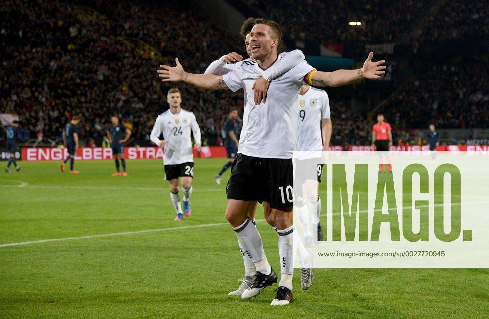 Fussball Freundschaftsspiel, Deutschland - England,, v.l. Lukas Podolski (Deutsche Fussball Nationalmannschaft DFB) Torjubel, Goal celebration, celebrate the goal zum 1:0 Dortmund