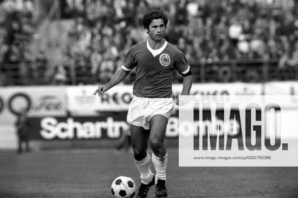 Gerd Müller (BR Deutschland) am Ball Fußball Länderspiel Herren Freundschaftsspiel 1969, Test, Testspiel, Nationalmannschaft, Nationaltrikot, BRD, Vneg, Vsw Einzelbild Wien Dynamik, Fußball Länderspiel Herren Freundschaftsspiel 1969, Test, Testspiel, Nationalmannschaft, Nationaltrikot, BRD, Vneg, Vsw Einzelbild Wien Dynamik,