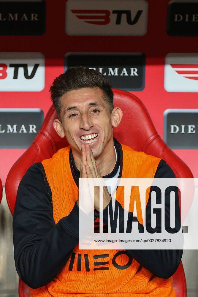 Lisbon, Lisbon, Portugal - FC Portos midfielder Hector Herrera from Mexico during the Premier League 2016 17 match between SL Benfica v FC Porto, at Luz Stadium in Lisbon on April 1, 2017. SL Benfica v FC Porto - Primeira Liga - ZUMAn230 20170401_zaa_n230_408