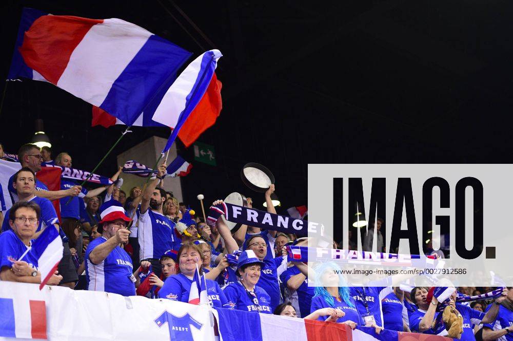 Supporters de l equipe de France - ambiance tifo TENNIS : France vs Grande Bretagne - Coupe Davis J1 - 07 04 2017 JBAutissier Panoramic
