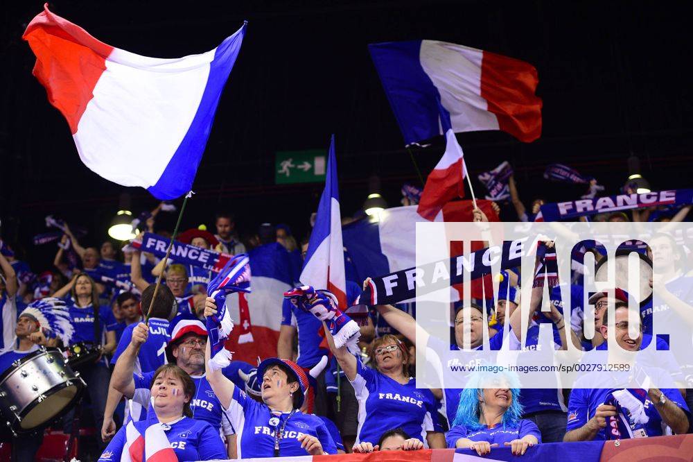 Supporters de l equipe de France - ambiance tifo TENNIS : France vs Grande Bretagne - Coupe Davis J1 - 07 04 2017 JBAutissier Panoramic