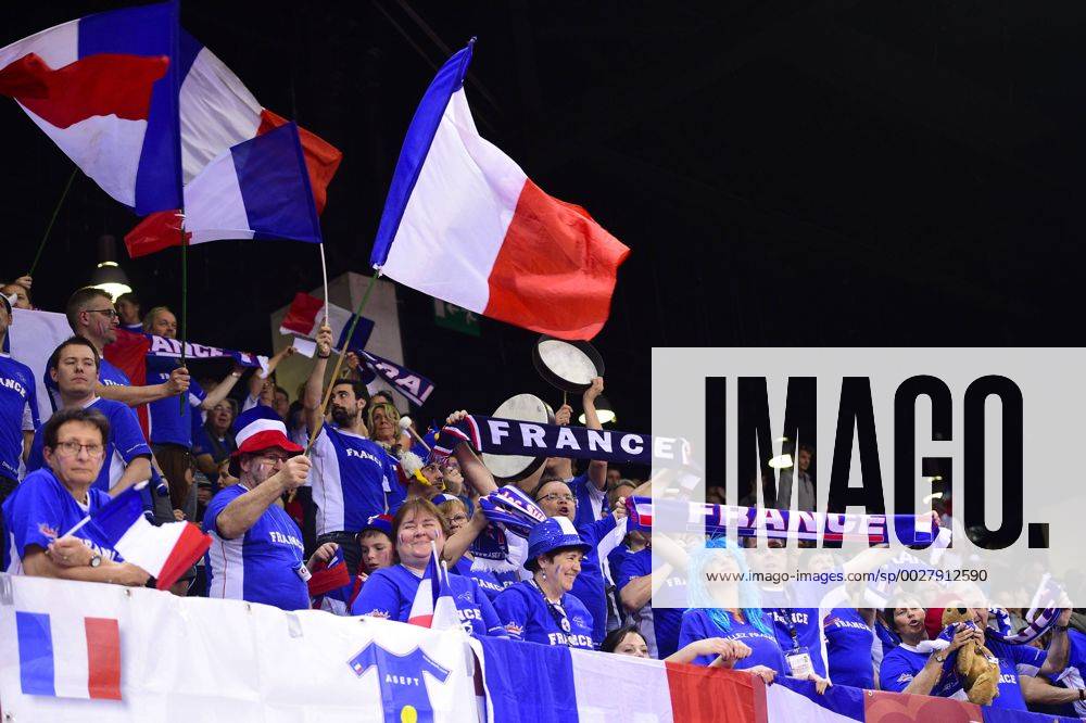 Supporters de l equipe de France - ambiance tifo TENNIS : France vs Grande Bretagne - Coupe Davis J1 - 07 04 2017 JBAutissier Panoramic