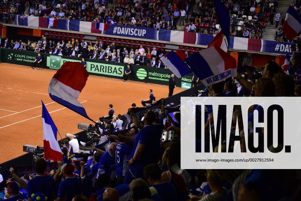 Supporters de l equipe de France - ambiance tifo TENNIS : France vs Grande Bretagne - Coupe Davis J1 - 07 04 2017 JBAutissier Panoramic