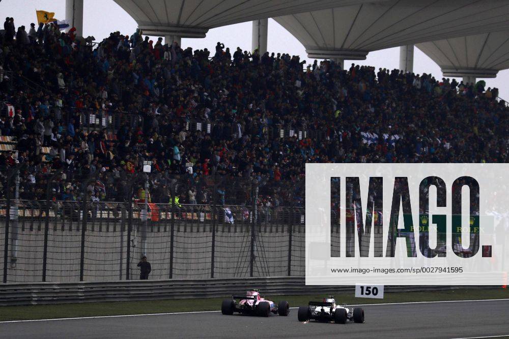Chinese Grand Prix, Shanghai 06 - 09 April 2017 09.04.2017 - Race, Esteban Ocon (FRA) Sahara Force India F1 VJM10 and Felipe Massa (BRA) Williams FW40