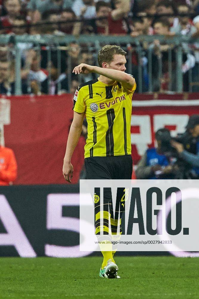 Muenchen, Deutschland, 08.04.2017, Bundesliga 28. Spieltag, FC Bayern Muenchen - BV Borussia Dortmund, Enttaeuschung bei Matthias Ginter (BVB) ( DeFodi501