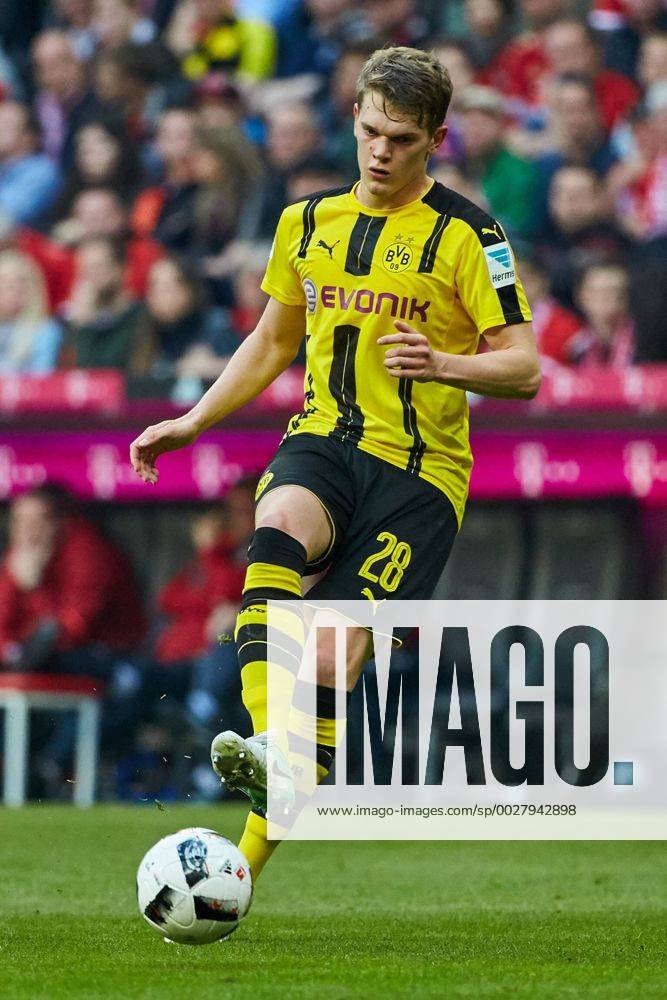 Muenchen, Deutschland, 08.04.2017, Bundesliga 28. Spieltag, FC Bayern Muenchen - BV Borussia Dortmund, Matthias Ginter (BVB) in Aktion ( DeFodi501