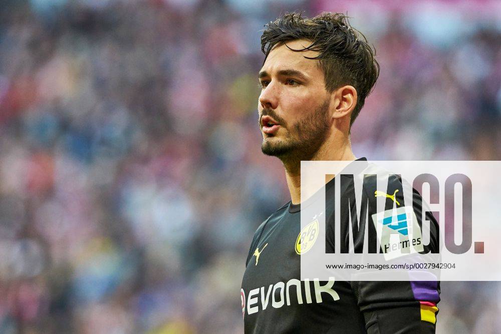 Muenchen, Deutschland, 08.04.2017, Bundesliga 28. Spieltag, FC Bayern Muenchen - BV Borussia Dortmund, Enttaeuschung bei Torwart Roman Buerki (BVB) ( DeFodi501