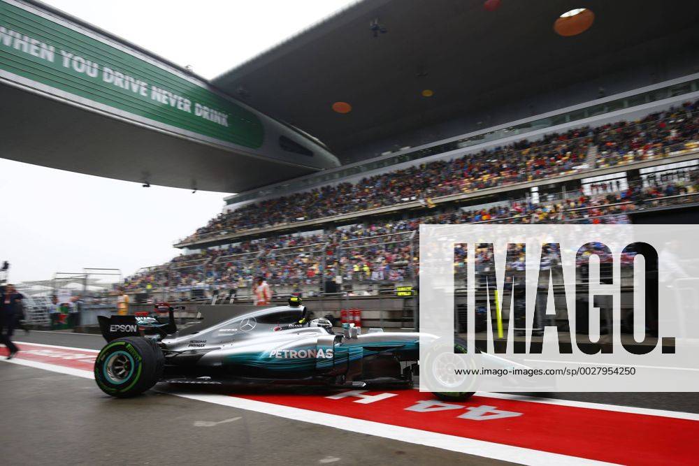 Shanghai: Motorsports: FIA Formula One World Championship WM Weltmeisterschaft 2017 Chinese Formula One Grand Prix Shanghai Circuit on April 08, 2017 in Shanghai, China. (Photo by Hoch Zwei) 77 Valtteri Bottas (FIN, Mercedes AMG Petronas) Shanghai China