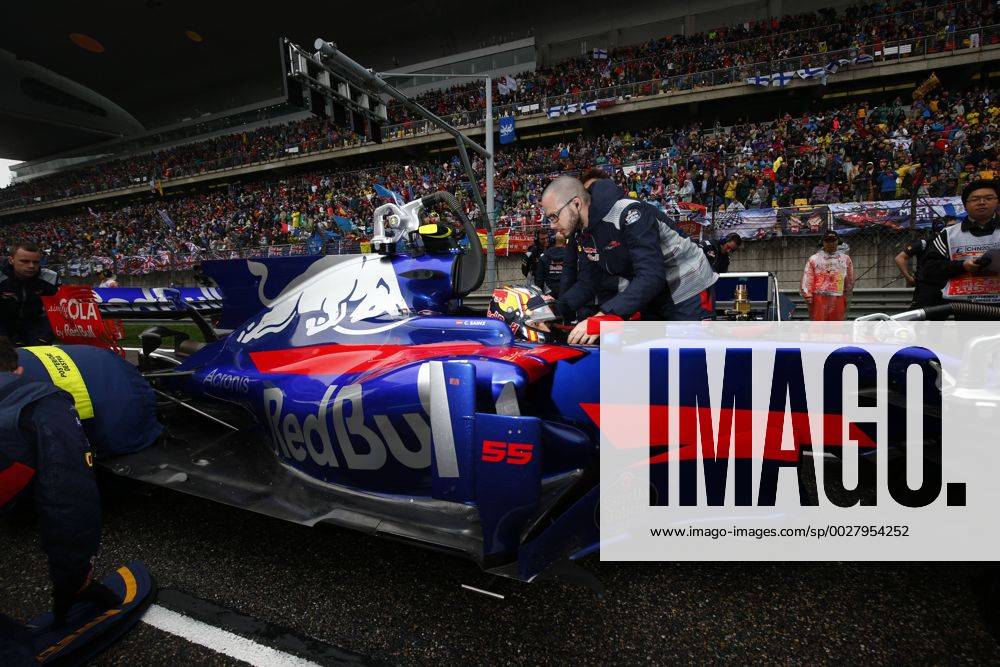 Shanghai: Motorsports: FIA Formula One World Championship WM Weltmeisterschaft 2017 Chinese Formula One Grand Prix Shanghai Circuit on April 08, 2017 in Shanghai, China. (Photo by Hoch Zwei) 55 Carlos Sainz Junior (ESP, Scuderia Toro Rosso), Shanghai China