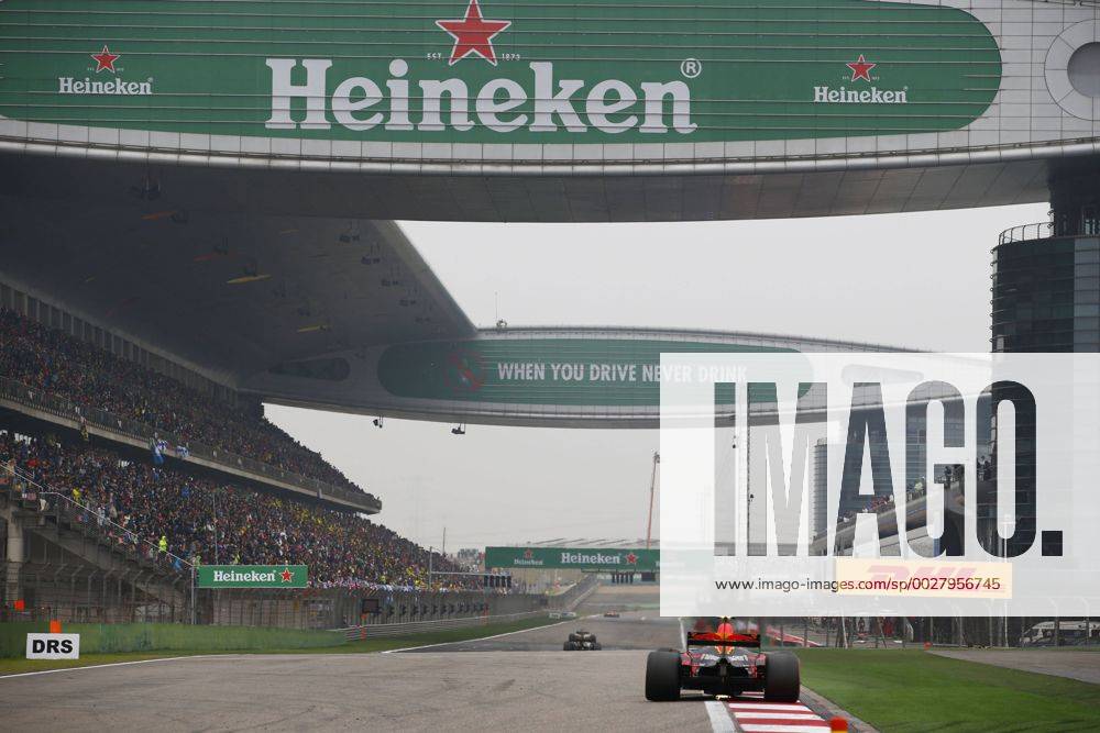 Shanghai: Motorsports: FIA Formula One World Championship WM Weltmeisterschaft 2017 Chinese Formula One Grand Prix Shanghai Circuit on April 08, 2017 in Shanghai, China. (Photo by Hoch Zwei) 3 Daniel Ricciardo (AUS, Red Bull Racing), Shanghai China