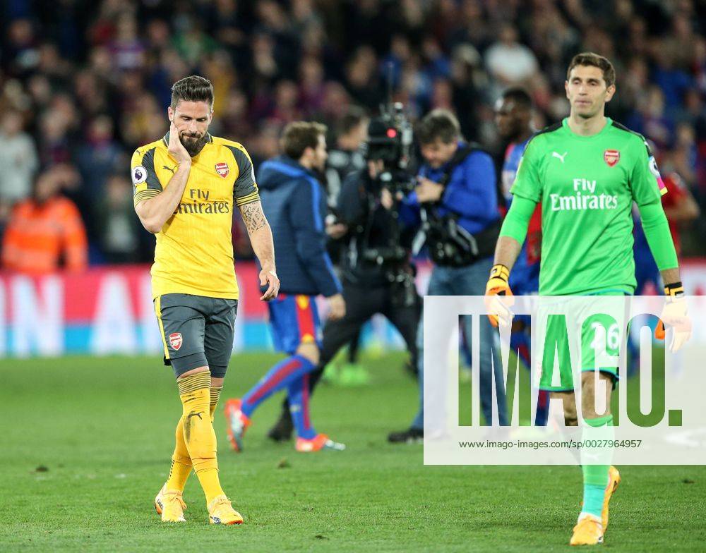 Arsenal s Olivier Giroud looks on dejected at the final whisle during the Premier League match at Selhurst Park Stadium, London. Picture date: April 10th, 2017. Pic credit should read: David Klein Sportimage .