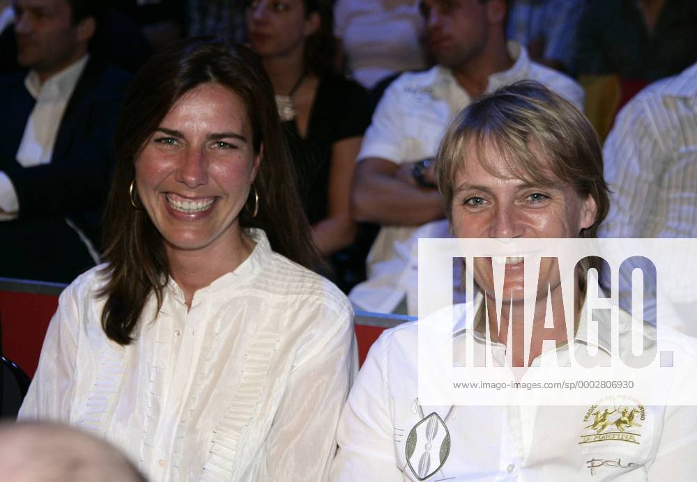 Rallyefahrerin Jutta Kleinschmidt (re.) und Anne Lauth (PR Lauth Communicates beide Deutschland) zu Gast beim Boxen in Oberhausen Boxen WM Herren Boxsport 2007, Profiboxen Gruppe Oberhausen Freude, Boxen WM Herren Boxsport 2007, Profiboxen Gruppe Oberhausen Freude,