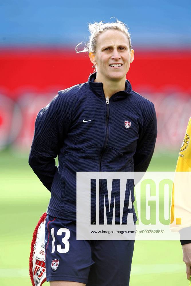 Kristine Lilly (USA) - Nationalhymne - (Icon918b92305) Fußball Länderspiel Damen Freundschaftsspiel 2007, Test, Testspiel, Nationalteam, Frauen, Frauenfußball Porträt Foxboro Fußball Länderspiel Damen Freundschaftsspiel 2007, Test, Testspiel, Nationalteam, Frauen, Frauenfußball Porträt Foxboro
