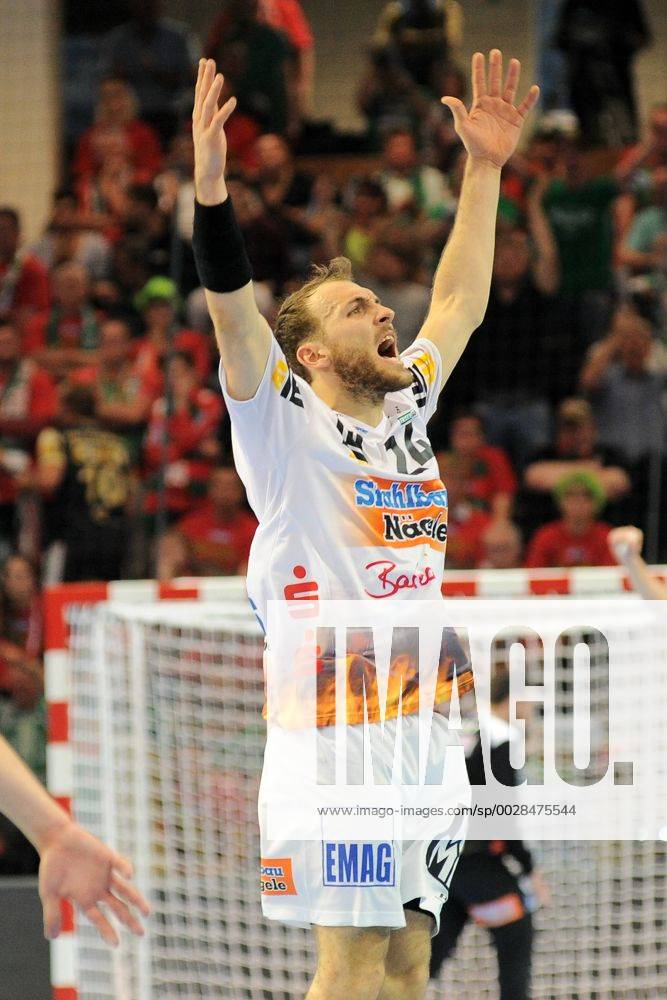 24 Marcel Schiller (FrischAuf Goeppingen) jubelt den Fans zu Handball,Mens,EHF-Cup,Final4 Spiel,20.05.2017, Foto:TBaur Eibner Göppingen