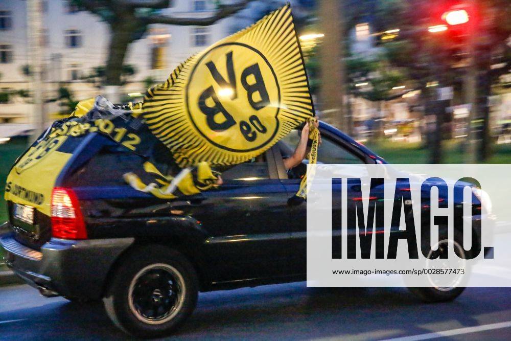 Fußball, DFB-Pokalfinale 2016 2017, Eintracht Frankfurt - Borussia Dortmund Autokorso nach dem Sieg des BvB beim DFB Pokalfinale am Borsigplatz in Dortmund. Dort liegt die Wiege des BvB. Autokorso Borsigplatz