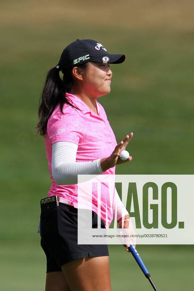 Belmont, Michigan, United States - August Kim of Dallas, Texas greets the crowd after making her putt on the 15th green during the second round of the Meijer LPGA Golf Damen Classic golf tournament at Blythefield Country Club in Belmont, MI, USA Friday, June 16, 2017. Meijer LPGA Classic - Round Two - ZUMAn230 20170616_zaa_n230_739