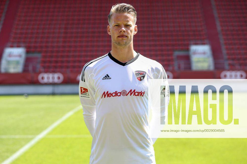 2. Bundesliga - Fußball - Fototermin - FC Ingolstadt 04 - Portraits - Shooting - Saison 2017 2018 - Torwart Örjan Haskjard Nyland (1, FCI) 2. BL - FC Ingolstadt 04 Saison 2017 2018 Portraits - Shooting Fototermin