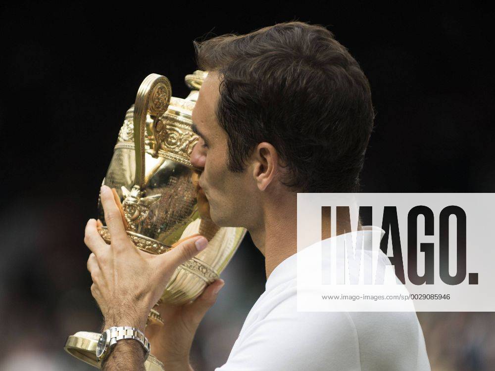 LONDON, ENG - JULY 16: Roger Federer (SUI) poses with the trophy after winning men s singles title during the Wimbledon Championships at the All England Lawn Tennis and Croquet Club in London, England. (Photo by Cynthia Lum Icon Sportswire) TENNIS: JUL 16 Wimbledon Icon250170716008
