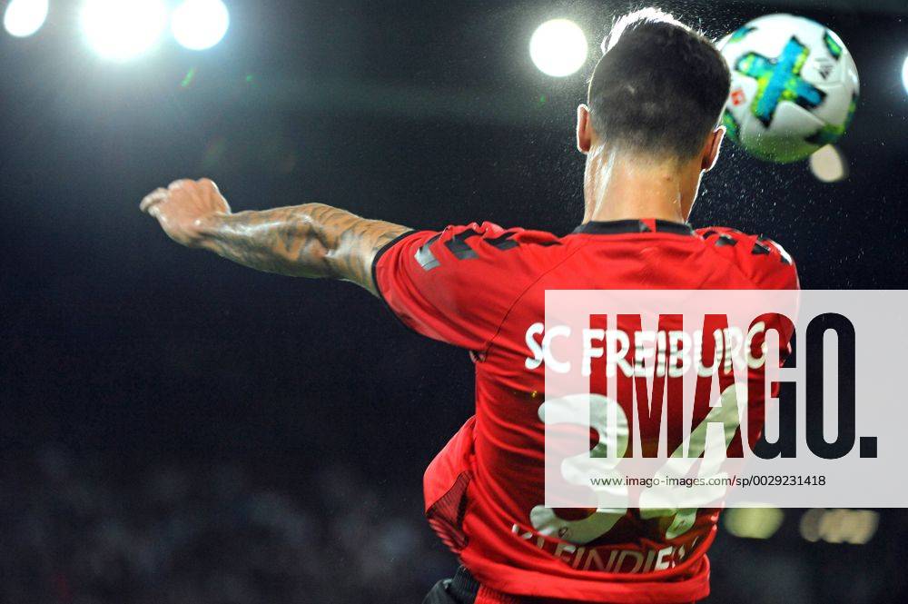 SC Freiburg vs NK Dom?ale Domzale Freiburg, Schwarzwald Stadion, 27.7.2017 Fußball, UEFA; Europa-League-Qualifikation; Saison 2017-2018 Kopfball Tim KLEINDIENST, SC Freiburg Foto- und alle