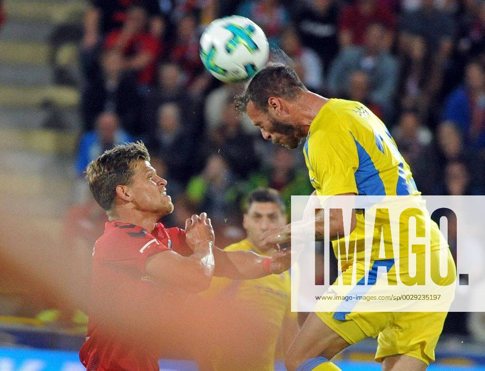 SC Freiburg vs NK Dom?ale Domzale Freiburg, Schwarzwald Stadion, 27.7.2017 Fußball, UEFA; Europa-League-Qualifikation; Saison 2017-2018 Kopfball Florian NIEDERLECHNER, SC Freiburg; Miha Blazic Bla?ic, Domzale Foto- und alle