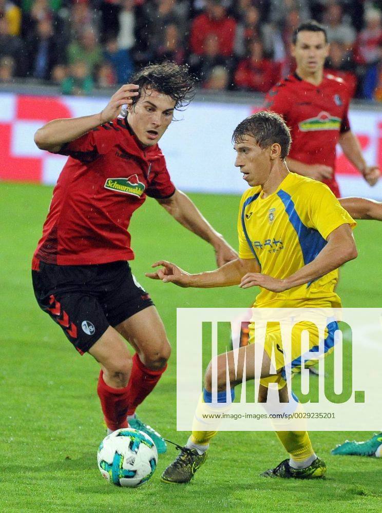SC Freiburg vs NK Dom?ale Domzale Freiburg, Schwarzwald Stadion, 27.7.2017 Fußball, UEFA; Europa-League-Qualifikation; Saison 2017-2018 Ça?lar Caglar Söyüncü Soeyuencue, SC Freiburg; Petar Franjic, Domzale Foto- und alle