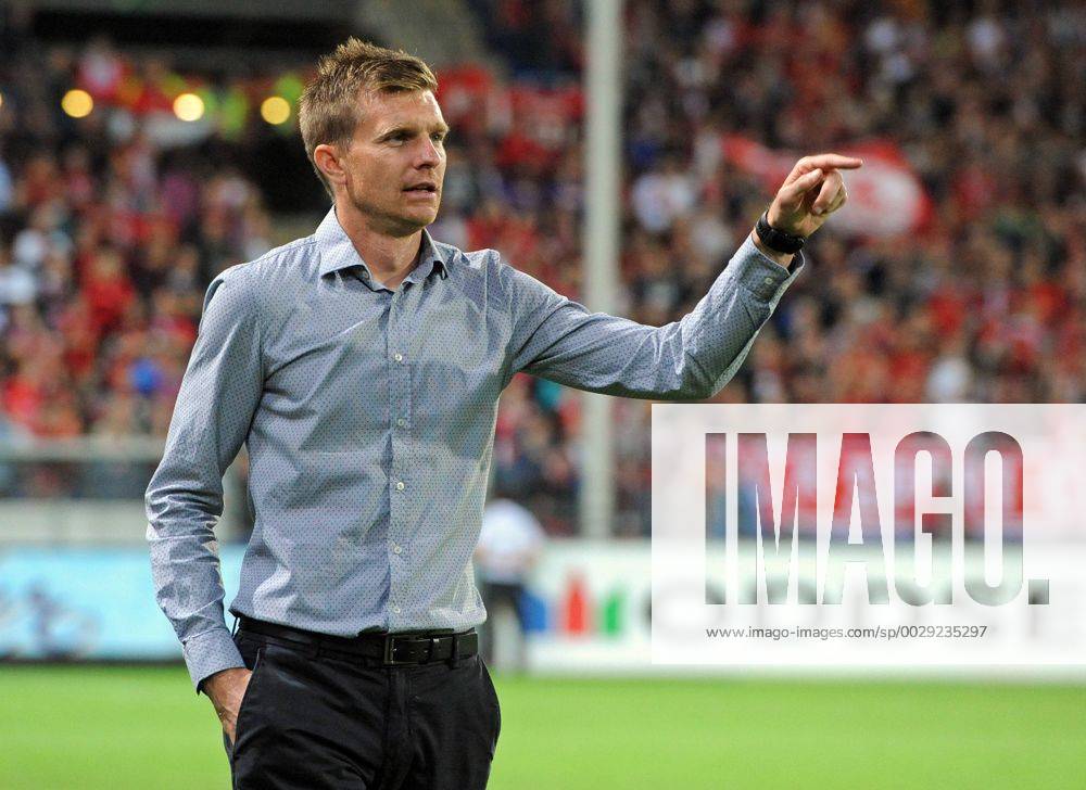 SC Freiburg vs NK Dom?ale Domzale Freiburg, Schwarzwald Stadion, 27.7.2017 Fußball, UEFA; Europa-League-Qualifikation; Saison 2017-2018 Cheftrainer Simon Rozman, Domzale Foto- und alle