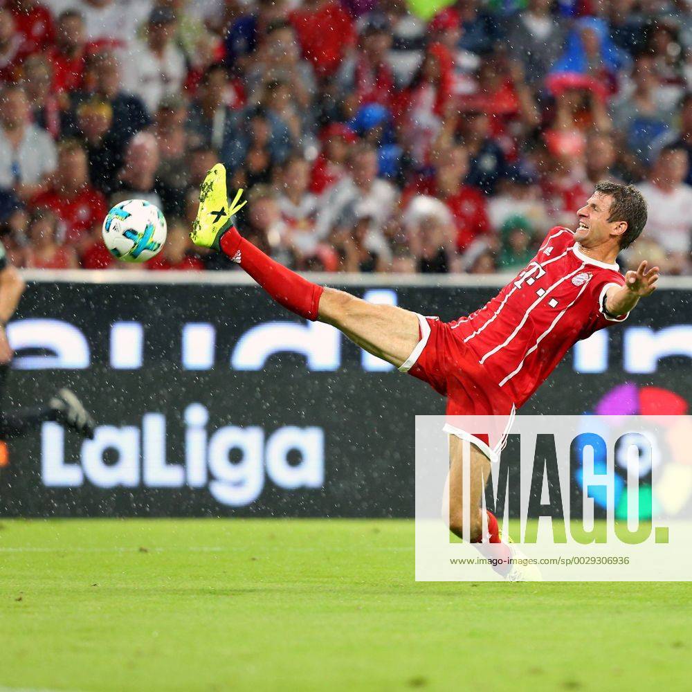 - SPORT Thomas Mueller (FC Bayern Muenchen 25) versucht an den Ball zu Kommen, FC Bayern Muenchen vs Liverpool FC, Fussball, GER, Audi Cup, Halbfinale, 2017, 01.08.2017, Muenchen