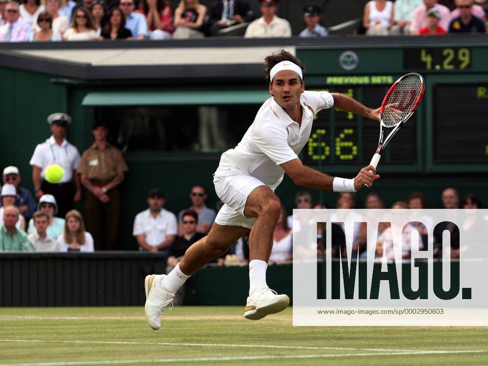 Roger Federer (Schweiz) Tennis Herren All England Championships 2007, Grand Slam, ATP Tour, Finale, Endspiel Einzelbild Wimbledon London Tennis Herren All England Championships 2007, Grand Slam, ATP Tour, Finale, Endspiel Einzelbild Wimbledon London