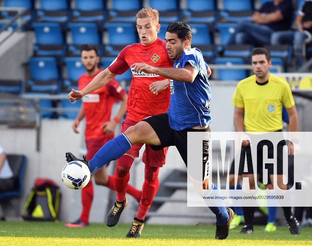 Fussball Regionalliga Suedwest, FSV Frankfurt - TuS Koblenz v.l. Michael Stahl (TuS Koblenz), Maziar Namavizadeh (FSV Frankfurt) Frankfurt Hessen Deutschland