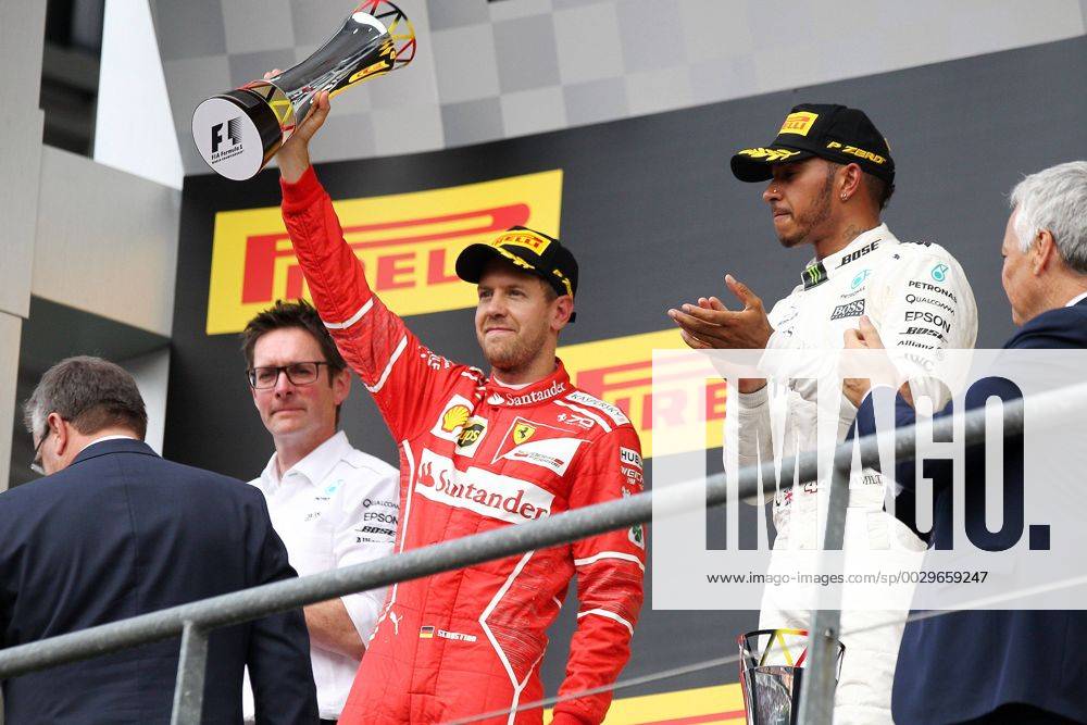 Sebastian Vettel (Scuderia Ferrari) haelt den Pokal hoch, Grosser Preis von Belgien 2017, Rennen, Motorsport, Formel 1, 27.08.2017, Spa Francorchamps
