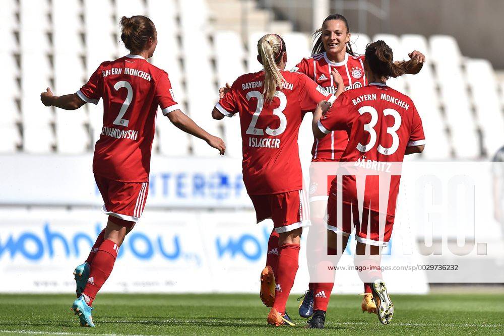Fußball Allianz Frauen-Bundesliga 1. Spieltag SGS Essen - Bayern München am 02.09.2017 im Stadion Essen in Essen Torjubel zum 0:1 durch Mandy Islacker ( München ) xRx