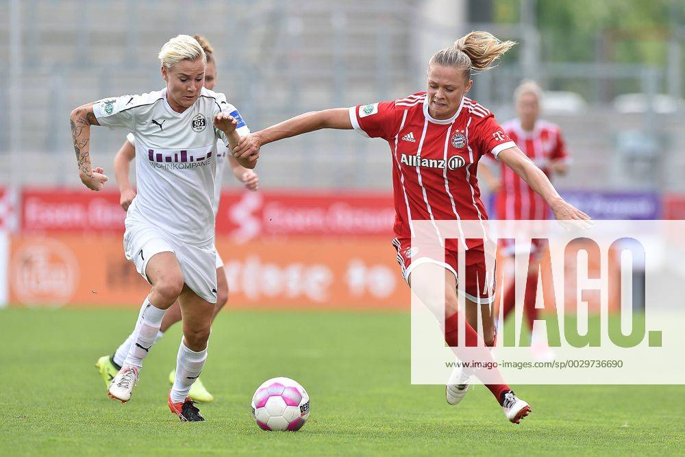 Fußball Allianz Frauen-Bundesliga 1. Spieltag SGS Essen - Bayern München am 02.09.2017 im Stadion Essen in Essen Sarah Freutel ( Essen ), links - Fridolina Rolfö ( München ), rechts xRx