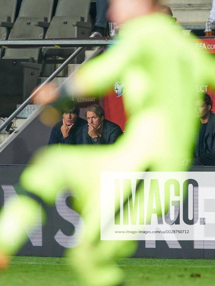 DFB Bundestrainer Joachim Jogi LOEW, LÖW,Thomas SCHNEIDER, DFB Co-Trainer, Assistenztrainer Andreas KOEPKE , Torwarttrainer DFB Marcus SORG, Assistenztrainer DFB Ersatzbank, Spielerbank, Reserve, Trainerbank REPUBLIK TSCHECHIEN - DEUTSCHLAND 1-2, Gruppe C, FIFA WM Qualifikation Deutsche Fussball Nationalmannschaft, DFB am 01.09.2017 in Prag, Tschechien.