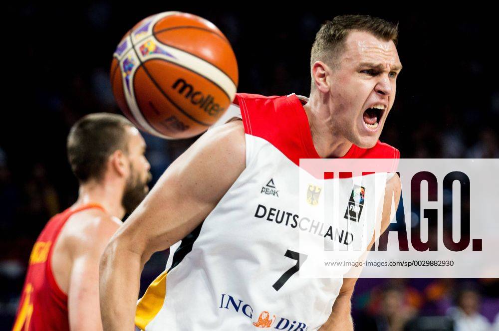 Sinan Erdem Dome, Istanbul, TUR, FIBA EuroBasket 2017, Deutschland vs Spanien, Viertelfinale, im Bild Johannes Voigtmann of Germany reacts during the EuroBasket 2017, quarter final match between Germany and Spain at the Sinan Erdem Dome in Istanbul, Turkey on 2017 09 12. Istanbul