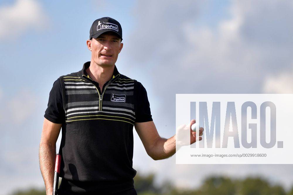 GOLF:KLM OPEN:SPIJK KLM Open tweede dag Sebastian Heisele GER bedankt het publiek Foto: Henk Seppen Imagesx xSoenarxChamidxsportfotografiexIVx 8752444
