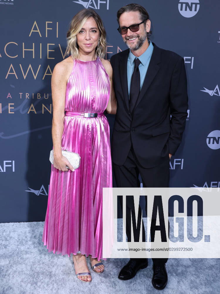 AFI Life Achievement Award Honoring Julie Andrews - LA HOLLYWOOD, LOS ANGELES, CALIFORNIA, USA - JUNE 09: American television writer Sian Heder and husband American actor David Newsom arrive at the 48th Annual AFI Life Achievement Award Honoring Julie Andrews held at the Dolby Theatre on June 9, 2022 in Hollywood, Los Angeles, California, United States. Photo by Xavier Collin Image Press Agency ABACAPRESS.COM Los Angeles California United States