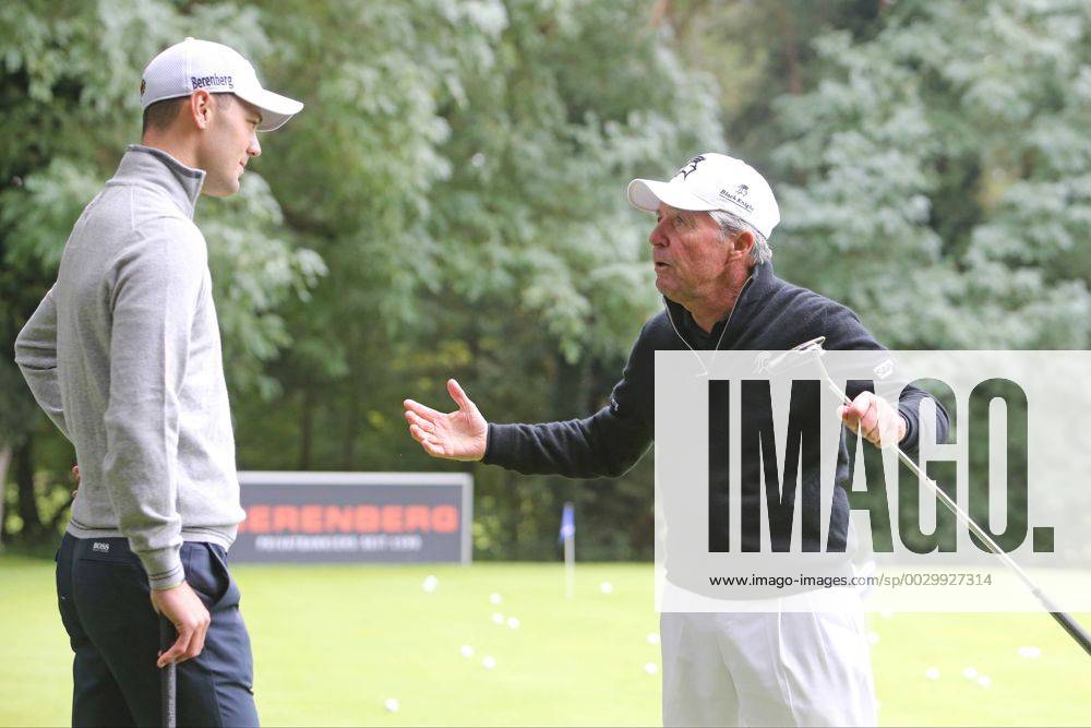 Der deutsche Major Sieger und beste deutsche Golfer Martin Kaymer (GER) mit dem 81-jaehrige 9-fachen Major-Sieger Gary Player beim eintaegigen Golfturnier im Frankfurter Golf Club. Gastgeber ist die Privatbank Berenberg Frankfurt am Main