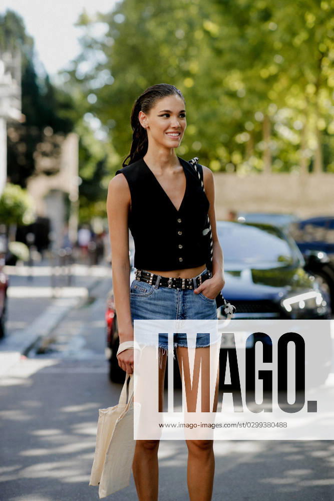 PFW HC DAY 2 Street style, model Natalie Kuckenburg after Tony Ward Couture show, held at Shangri La Hotel, Paris, France, on July 4th, 2022. Photo by Marie-Paola Bertrand-Hillion ABACAPRESS.COM Paris France