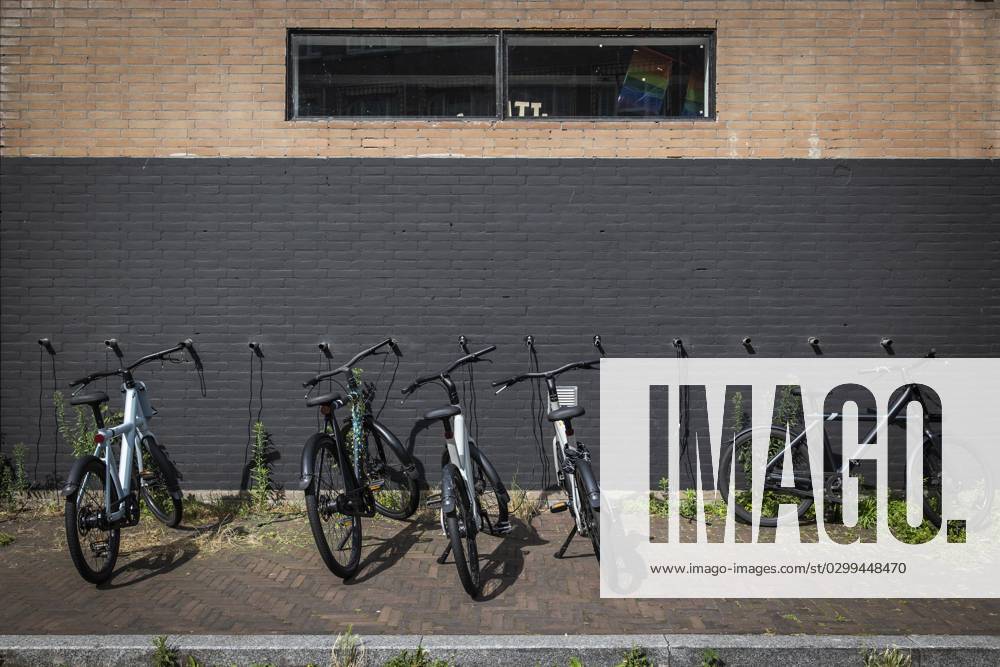 AMSTERDAM - The closed headquarters of VanMoof on the Mauritskade. The court in Amsterdam has declared the Dutch e-bike company bankrupt. It was recently announced that VanMoof was discontinuing the sale of new bicycles. ANP DINGENA MOL netherlands out - belgium out