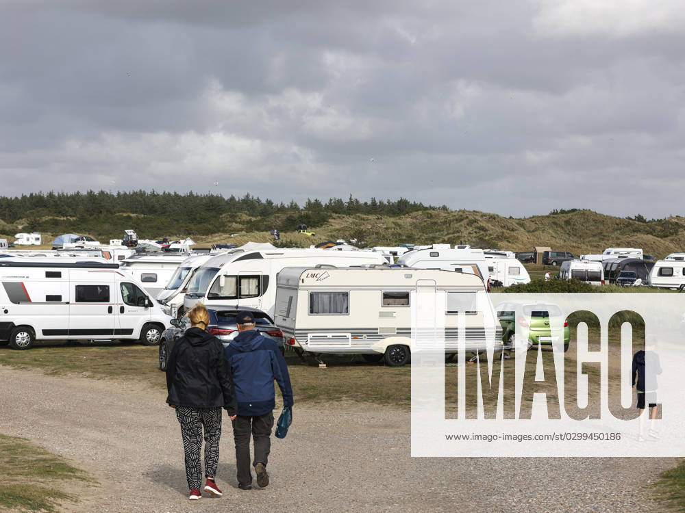 Camping Vejers, Daenemark - Wohnmobile und Wohnwagen auf einem Campingplatz. Vejers Daenemark