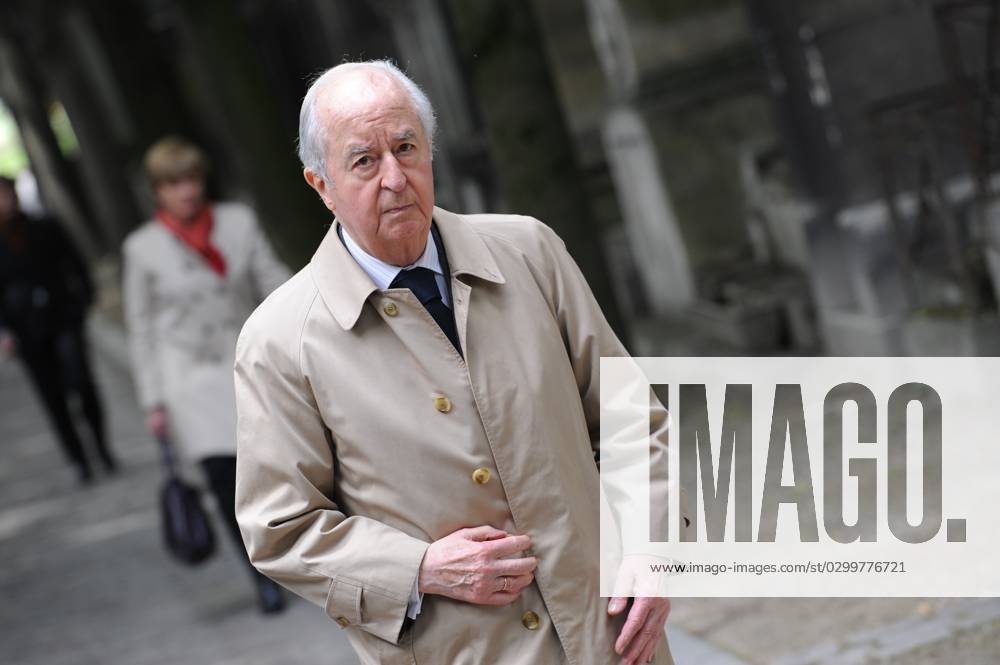Guy Carcassonne Funeral - Paris Edouard Balladur arrives at the funeral service for Guy Carcassonne at Montmartre Cemetery in Paris, France on June 3, 2013. Photo by Mousse-Wyters ABACAPRESS.COM Paris Montmartre Cemetery France