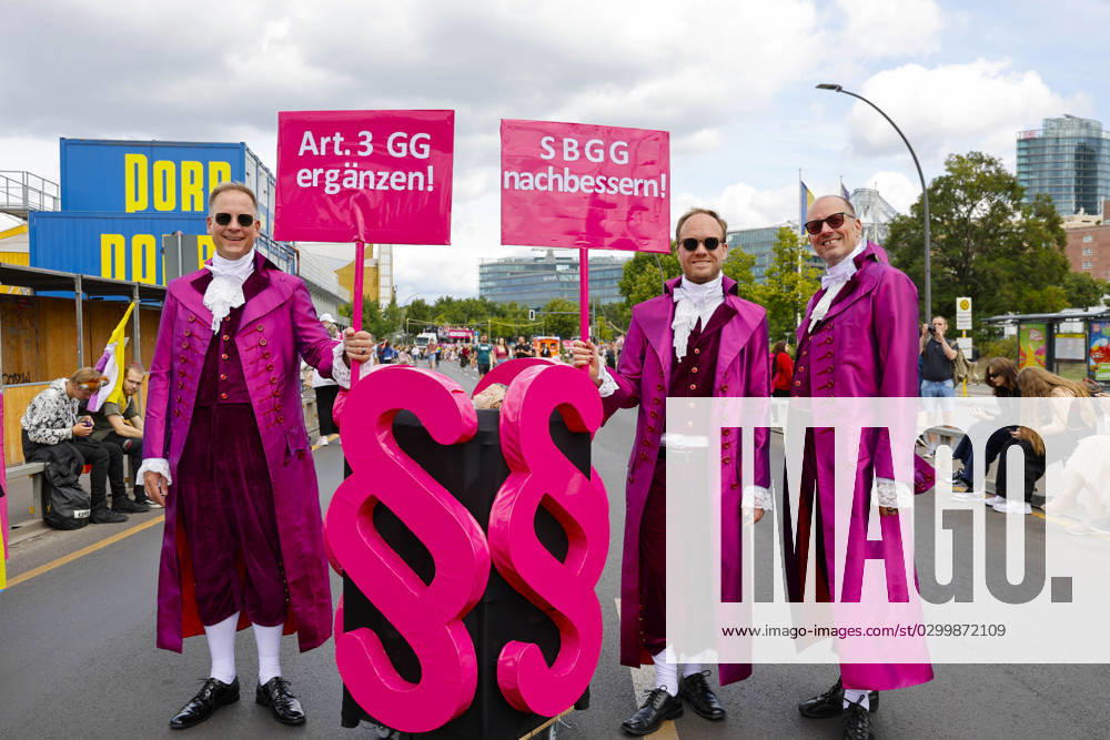 CSD 2023; 45. Berliner CSD-Parade, am 22.07.2023 in Berlin, (Leipziger Straße Ecke Charlottenstraße), Deutschland