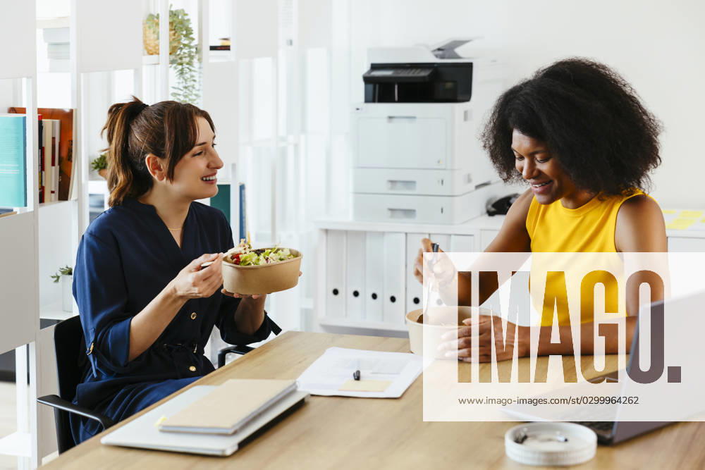 Multiracial colleagues eating lunch in office model released, Symbolfoto property released, EBSF03676