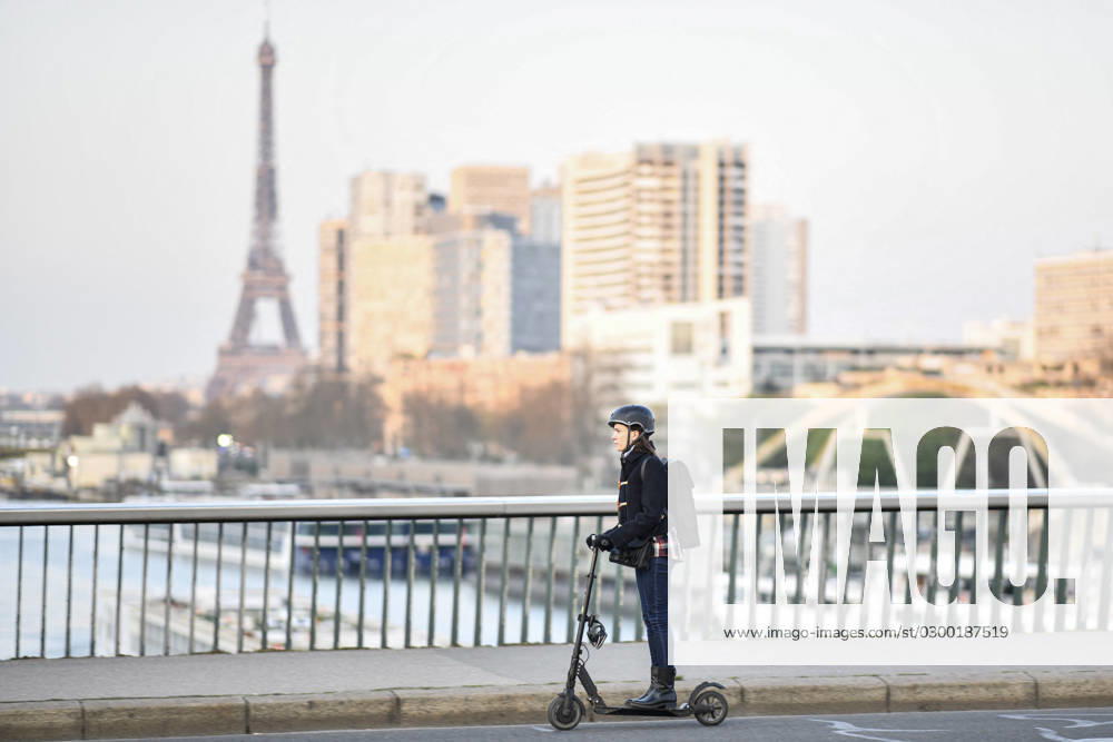 E-scooters Illustration - Paris Illustration picture shows self-service electric scooters, development of sustainable transport in megacities, users using their E-scooter, in the streets of Paris with the Eiffel Tower (Tour Eiffel) in the background, France, on November 30, 2022. Photo by Victor Joly ABACAPRESS.COM Paris France