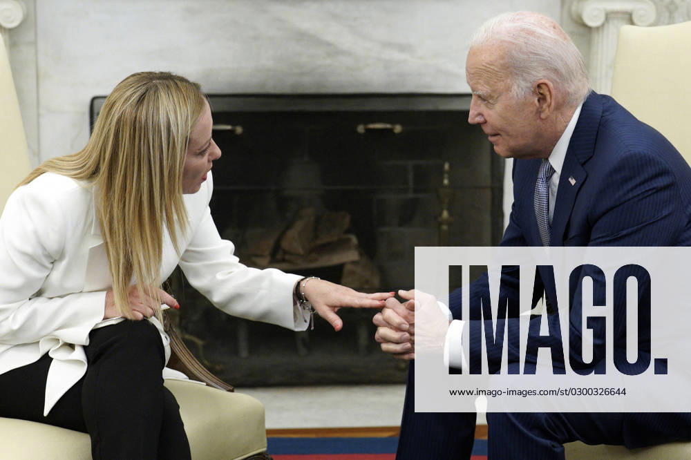 USA, Joe Biden empfängt Giorgia Meloni in Washington Joe Biden meets with Giorgia Meloni - Washington U.S. President Joe Biden meets with Italian Prime Minister Giorgia Meloni in the Oval Office of the White House in Washington on July 27, 2023. Photo by Yuri Gripas ABACAPRESS.COM Washington DC United States