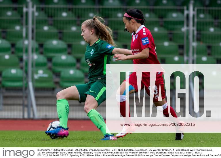 V.li.: Nina Lührßen (Luehrssen, SV Werder Bremen, 4) und Danica Wu (MSV Duisburg, 13) im Zweikampf, Duell, duel, tackle, Fussball, Allianz Frauen-Bundesliga, SV Werder Bremen - MSV Duisburg,