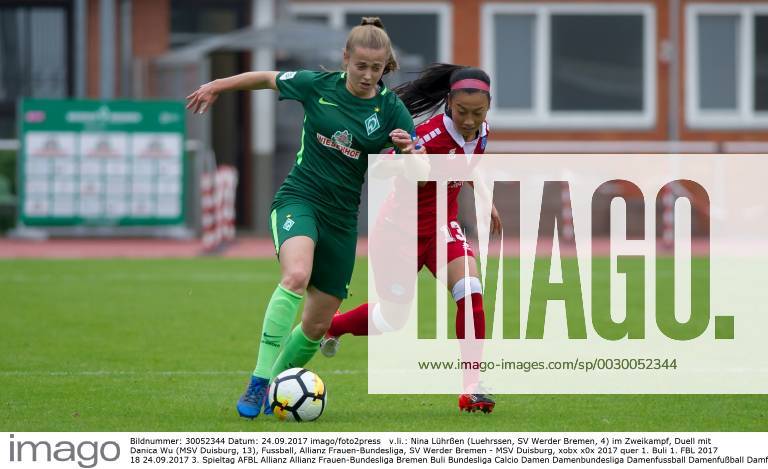 V.li.: Nina Lührßen (Luehrssen, SV Werder Bremen, 4) im Zweikampf, Duell mit Danica Wu (MSV Duisburg, 13), Fussball, Allianz Frauen-Bundesliga, SV Werder Bremen - MSV Duisburg,