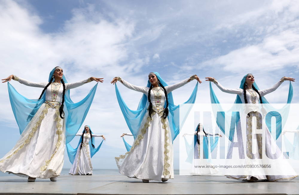KW30 RUSSIA, KASPIYSK - JULY 30, 2023: A dancing group performs during the Navy Day parade. Yelena Afonina TASS 60767676